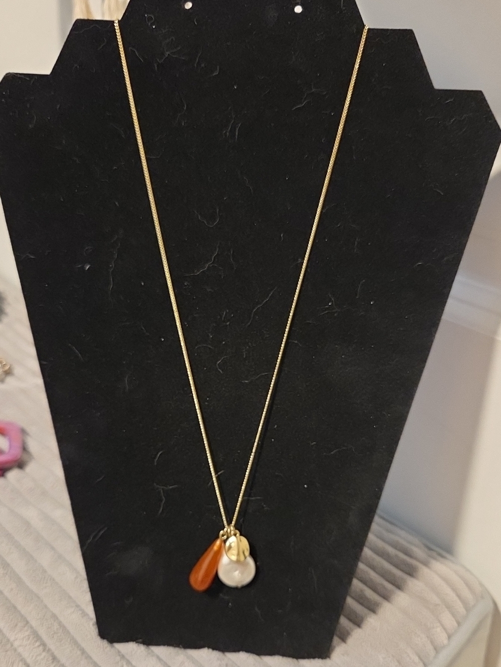 Banana Republic Trio Charm Pearl Teardrop Pendant Necklace Gold Tone